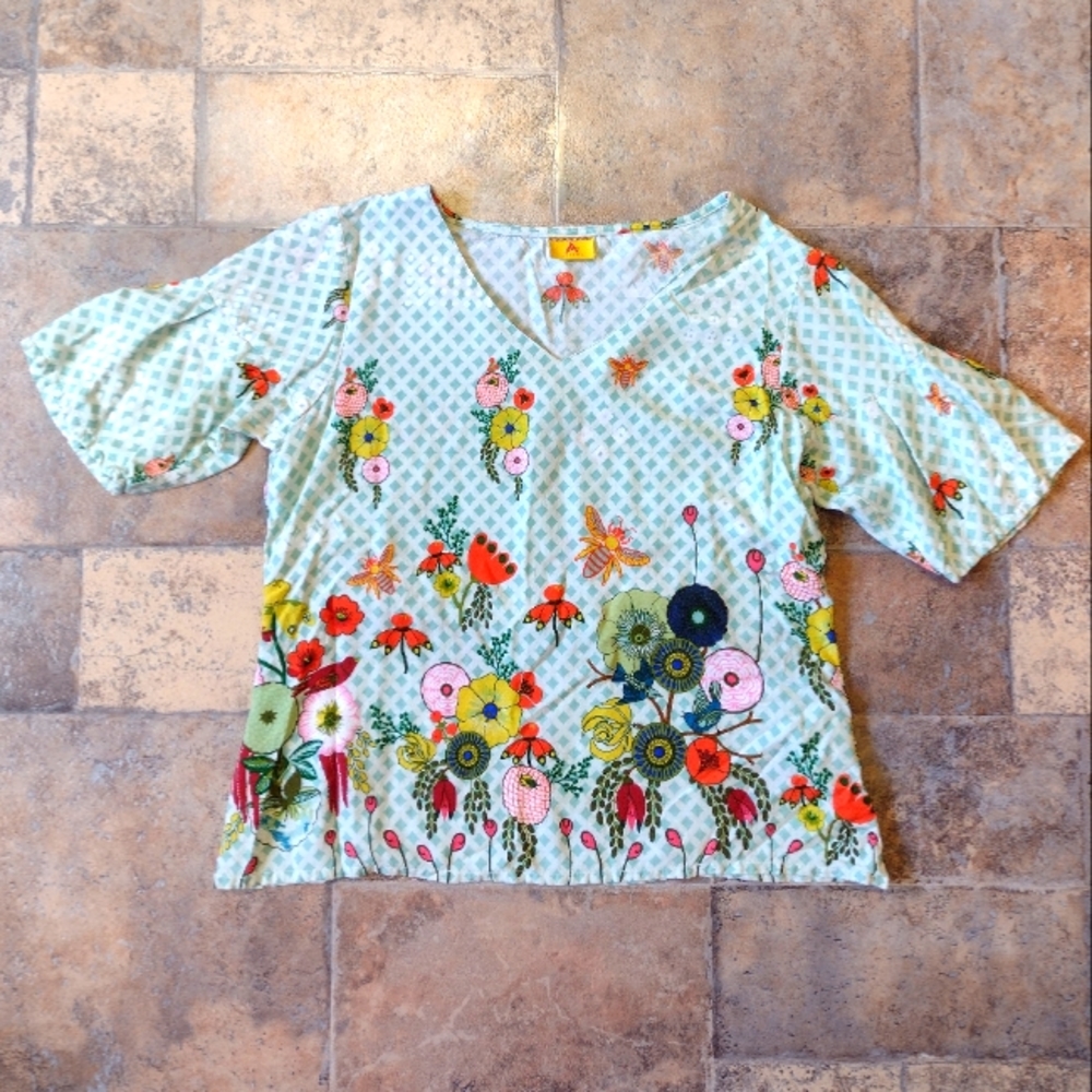 Vintage vibe boho floral bird bee top size large
